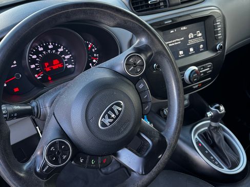 Used 2019 Kia Soul + image 5