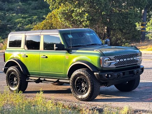 Used 2023 Ford Bronco Badlands w/ Sasquatch Package image 9