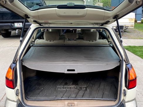 Used 2004 Subaru Outback Wagon image 10