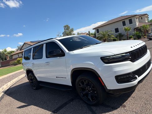 Used 2024 Jeep Wagoneer Series II image 4