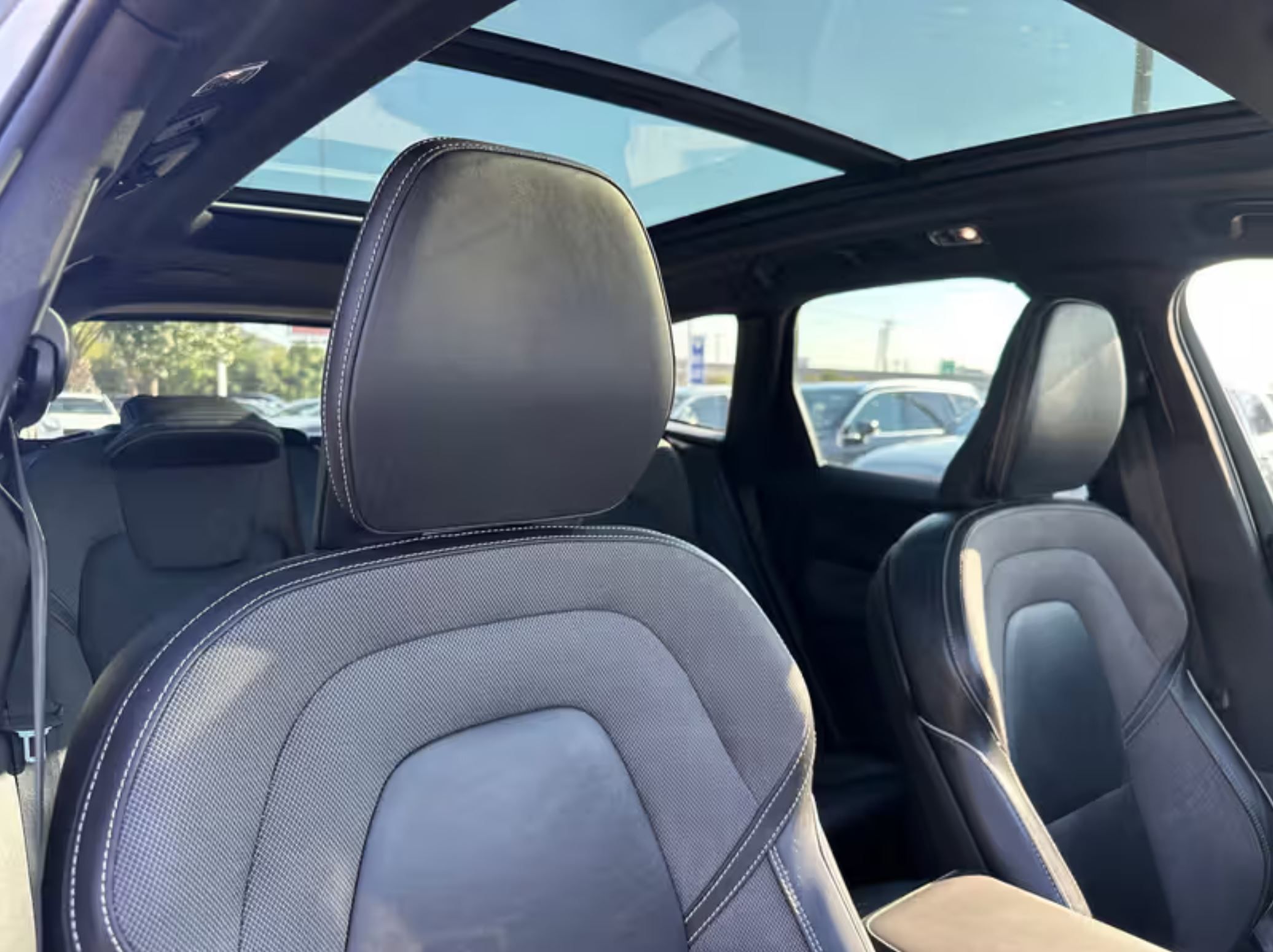 Used 2021 Volvo XC60 T8 R-Design w/ Advanced Package AWD/4WD image 23