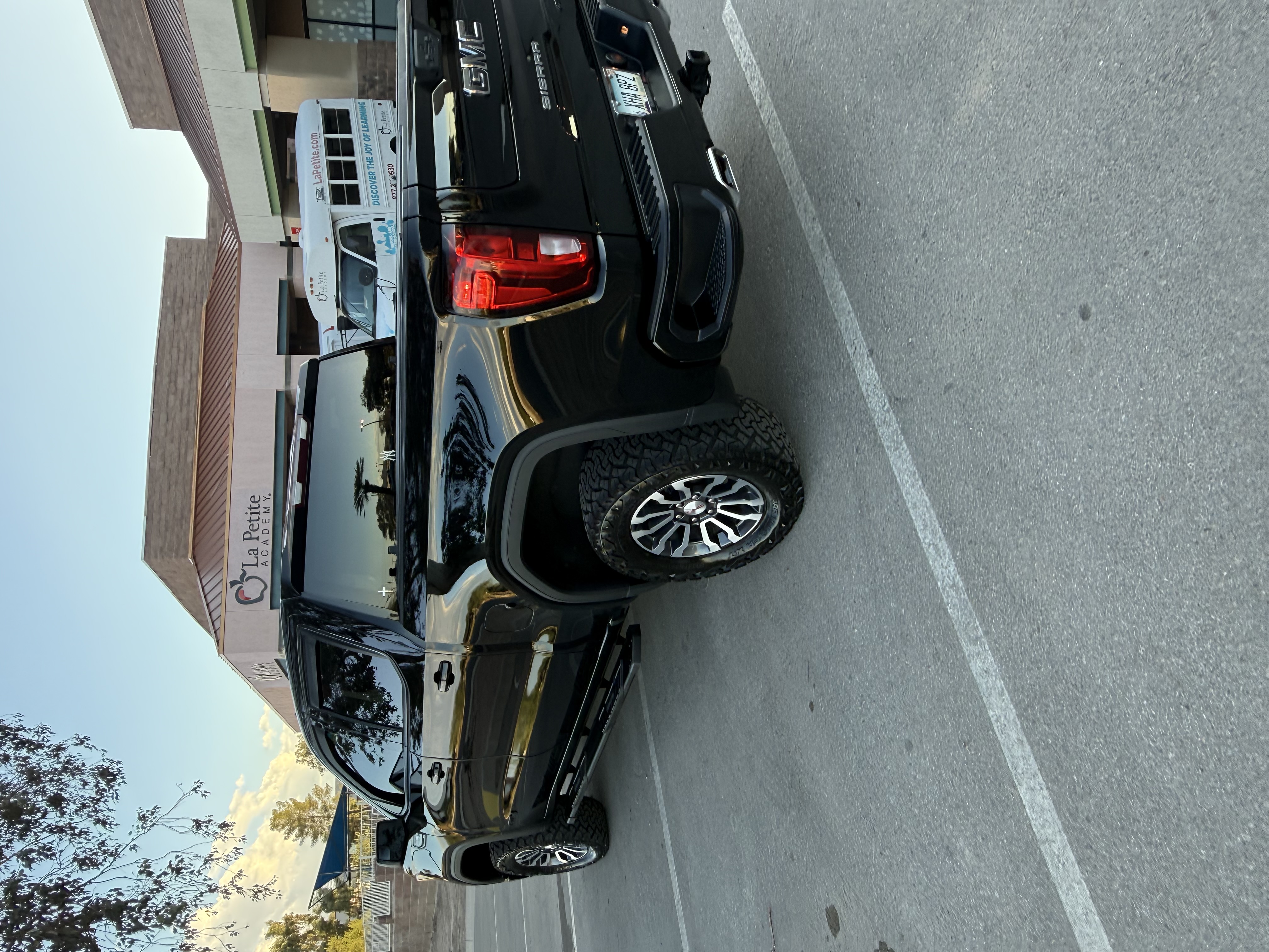 Used 2023 GMC Sierra 1500 Elevation AWD/4WD image 14