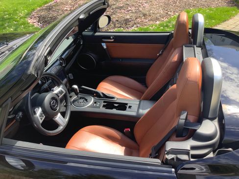 Used 2008 MAZDA MX-5 Miata Grand Touring w/ Premium Pkg RWD image 8