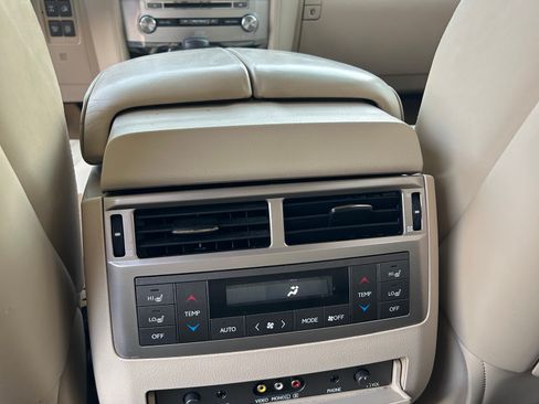 Used 2013 Lexus LX 570 4WD w/ Luxury Pkg image 20