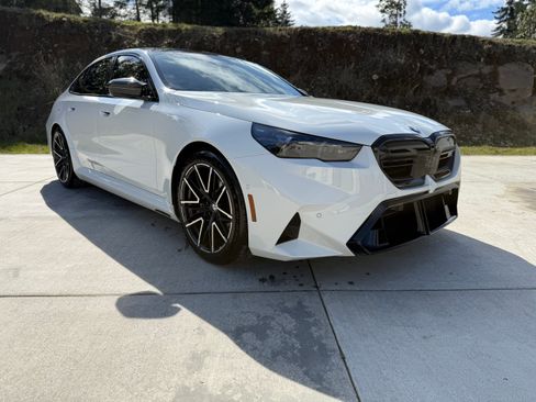 Used 2025 BMW M5 w/ Carbon Package image 14