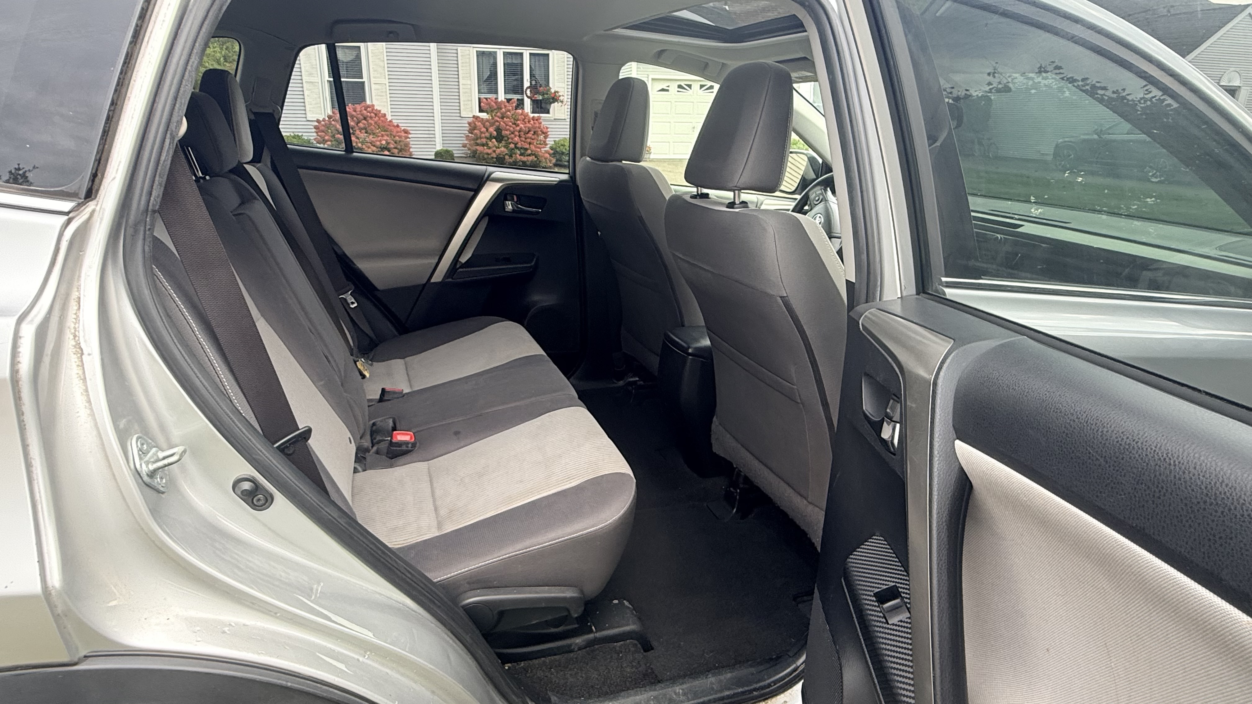 Used 2014 Toyota RAV4 XLE AWD/4WD image 16
