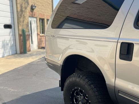 Used 2004 Ford Excursion XLT image 15