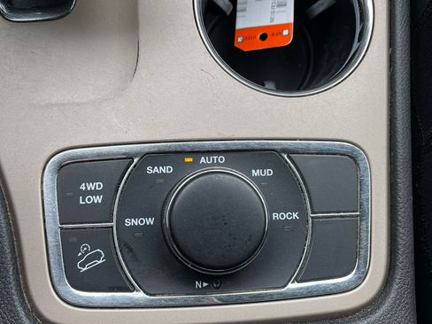 Used 2015 Jeep Grand Cherokee Limited w/ Trailer Tow Group IV image 10