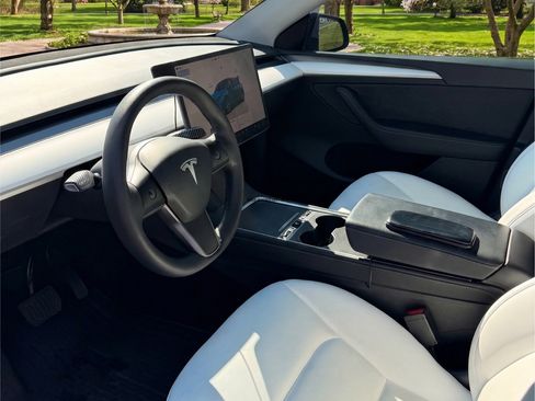 Used 2023 Tesla Model Y Long Range image 4