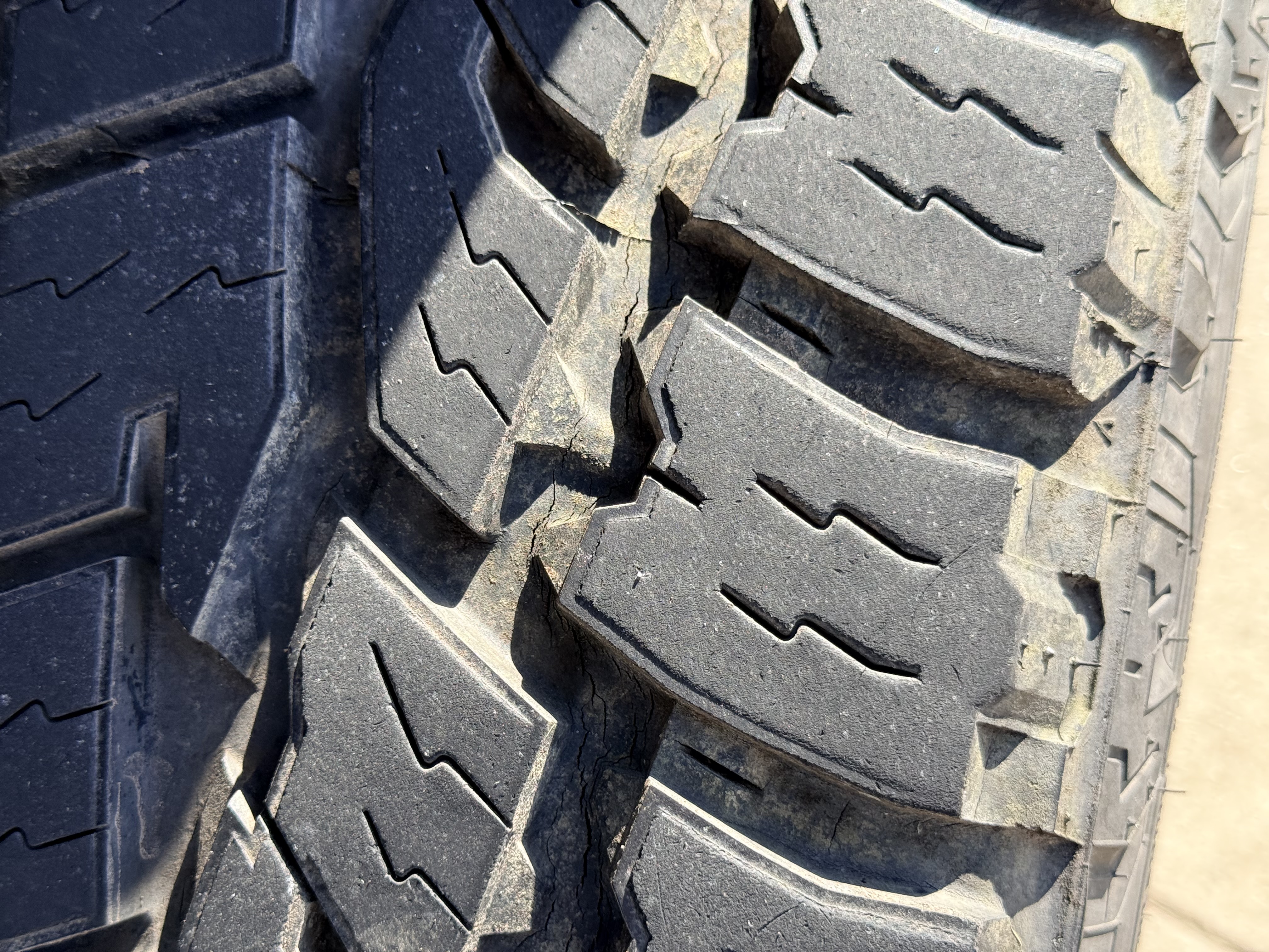 Used 2005 Ford Excursion Limited AWD/4WD image 6