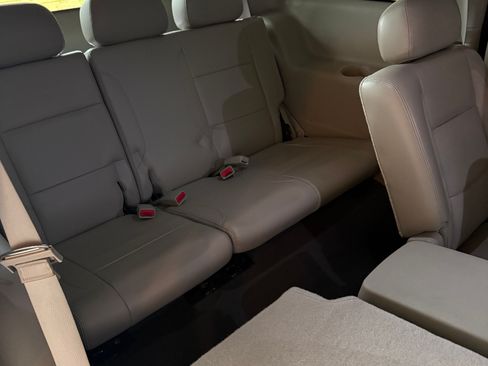 Used 2007 Chrysler Aspen Limited image 16