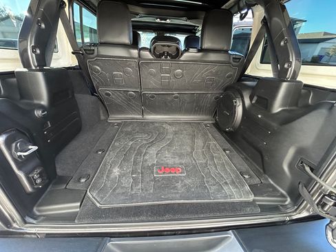 Used 2019 Jeep Wrangler Unlimited Rubicon image 13