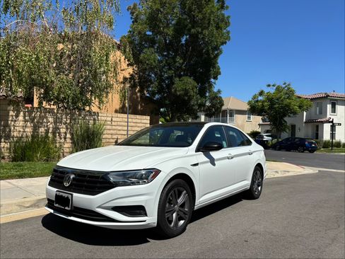Used 2019 Volkswagen Jetta R-Line FWD image 4