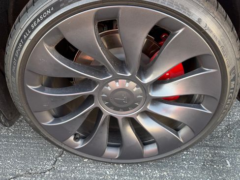 Used 2023 Tesla Model Y Performance image 10