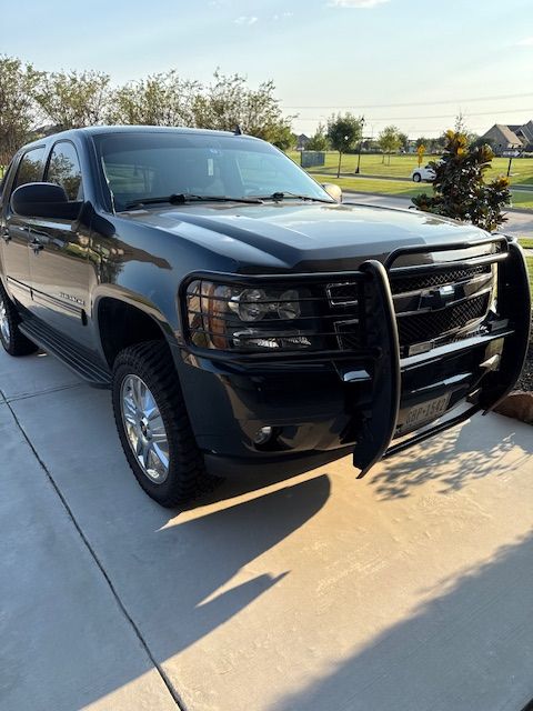 Used 2010 Chevrolet Avalanche LT w/ Luxury Package AWD/4WD image 4