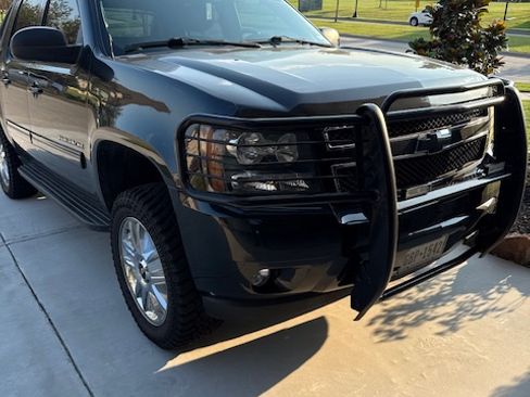 Used 2010 Chevrolet Avalanche LT w/ Luxury Package image 2
