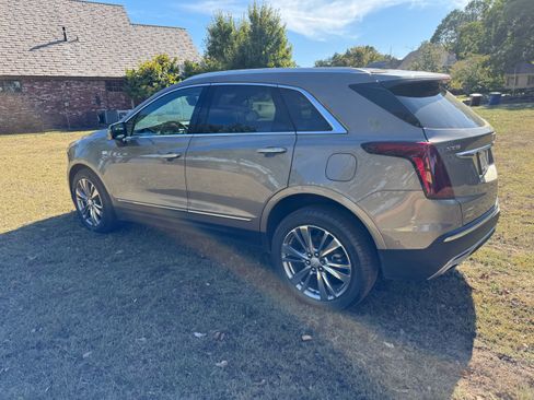 Used 2023 Cadillac XT5 Premium Luxury w/ Technology Package image 2