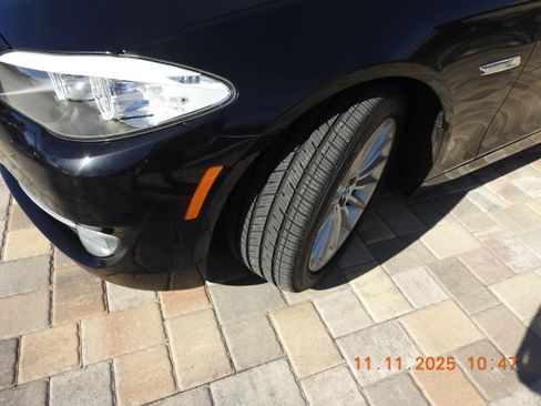 Used 2011 BMW 535i Sedan image 2