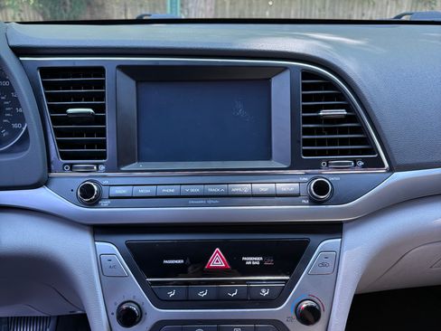 Used 2017 Hyundai Elantra SE FWD image 9