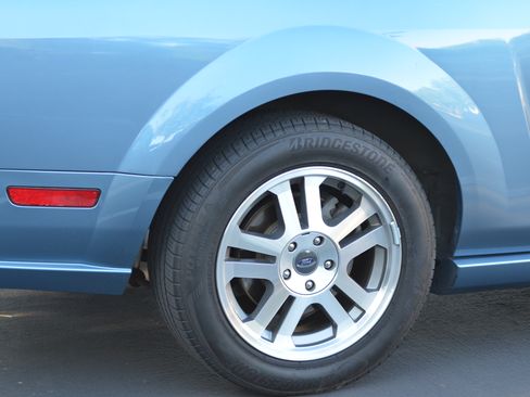 Used 2005 Ford Mustang GT Premium RWD image 12