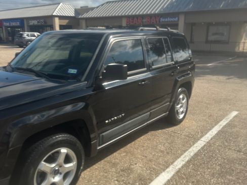 Used 2014 Jeep Patriot Sport w/ Power Value Group image 2