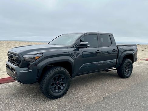 Used 2025 Toyota Tacoma TRD Off-Road w/ TRD Off Road Premium Package image 1