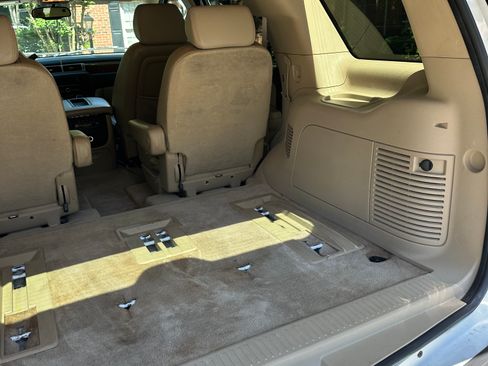 Used 2007 Chevrolet Tahoe LT w/ LT Preferred Equipment Group RWD image 24