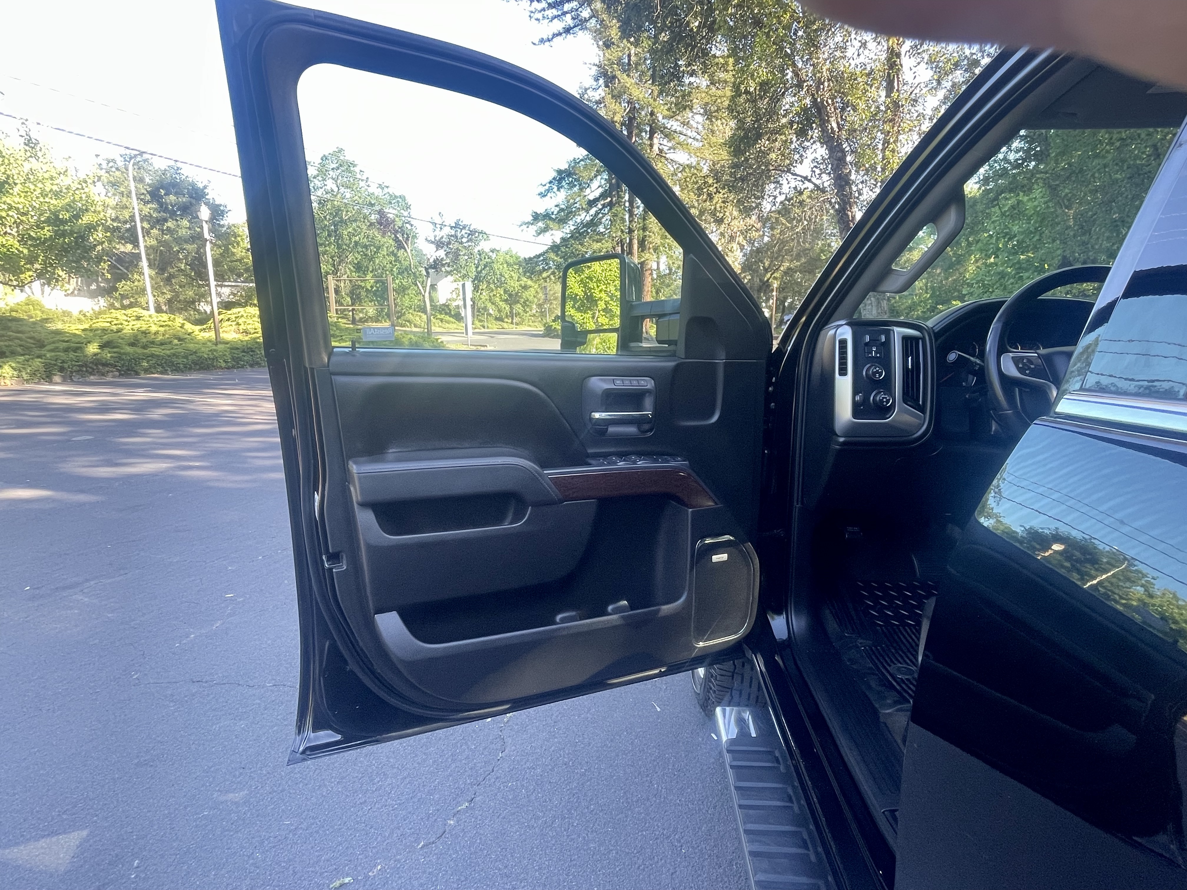 Used 2015 GMC Sierra 2500 SLT w/ Duramax Plus Package AWD/4WD image 20