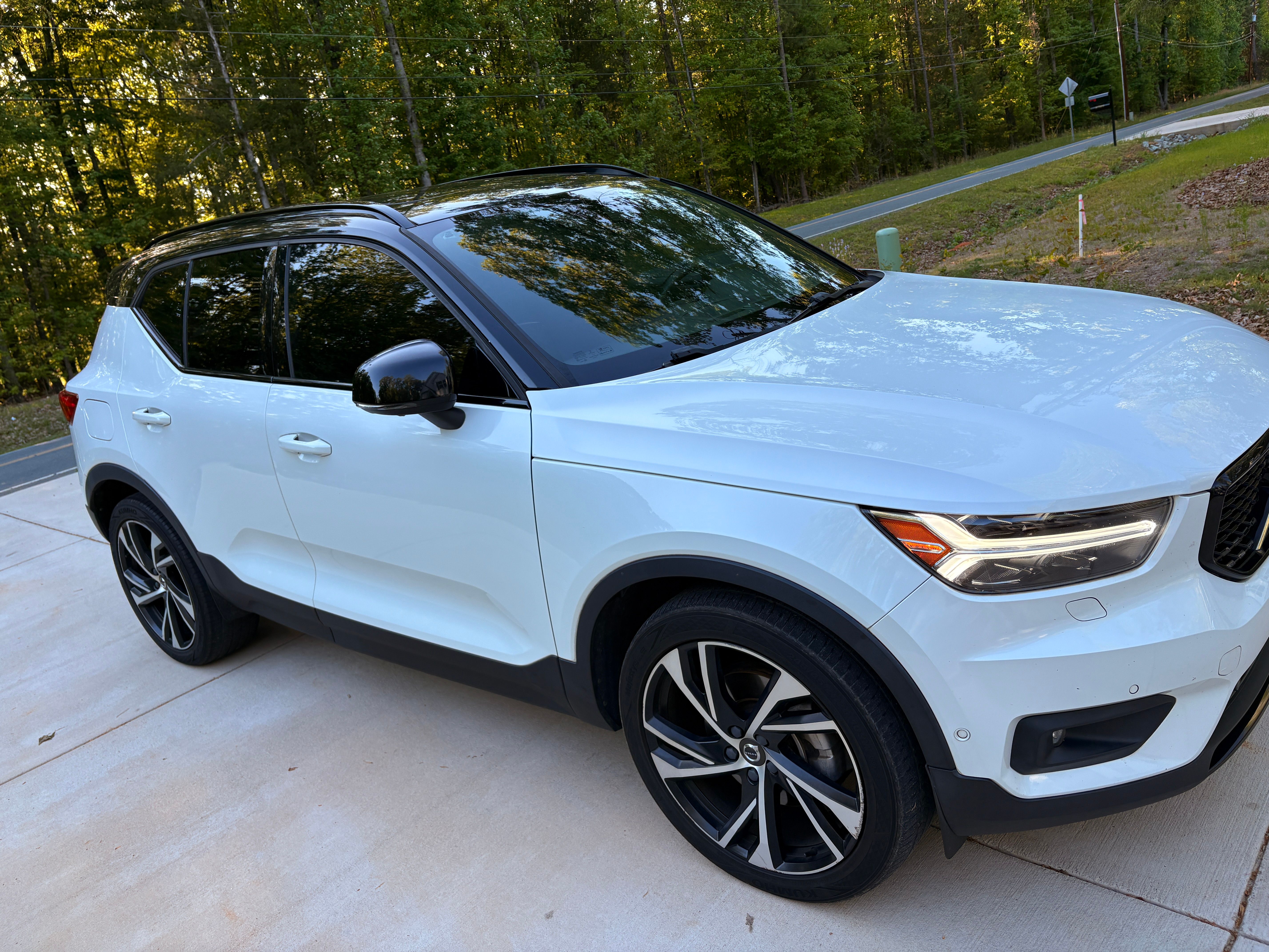 Used 2019 Volvo XC40 T5 R-Design AWD/4WD image 6