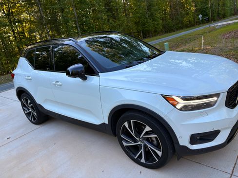 Used 2019 Volvo XC40 T5 R-Design AWD/4WD image 6