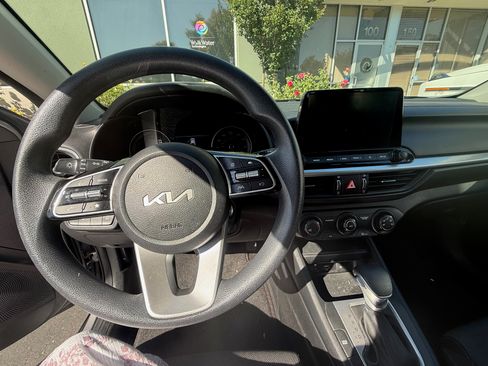 Used 2024 Kia Forte LXS w/ LXS Technology Package FWD image 4