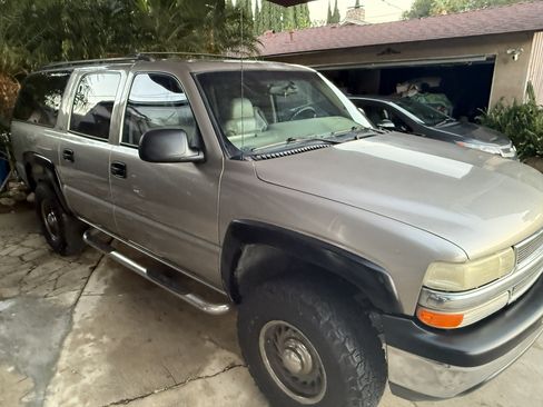 Used 2001 Chevrolet Suburban 2500 LS w/ LS Preferred Equipment Group image 6