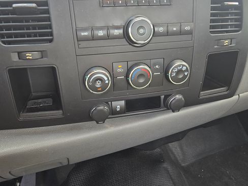 Used 2011 Chevrolet Silverado 1500 W/T image 5