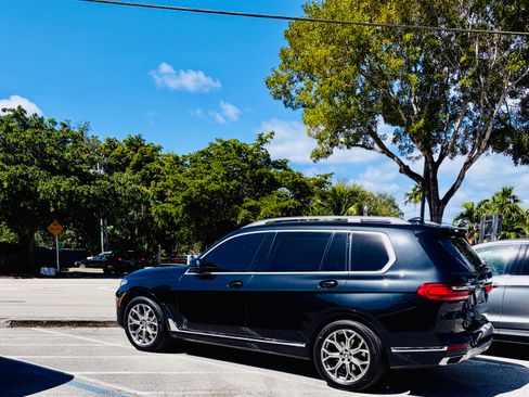 Used 2022 BMW X7 xDrive40i w/ Premium Package AWD/4WD image 1