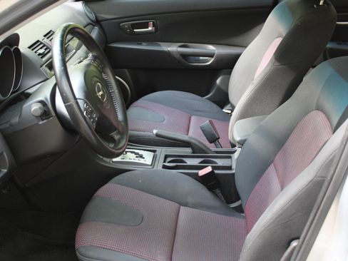 Used 2004 MAZDA MAZDA3 s w/ Moonroof & 6-CD Pkg FWD image 8