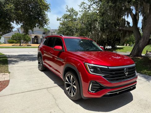 Used 2024 Volkswagen Atlas SEL Premium R-Line image 12