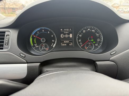 Used 2013 Volkswagen Jetta SEL Premium image 32