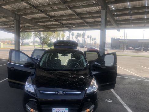 Used 2016 Ford Escape SE image 2