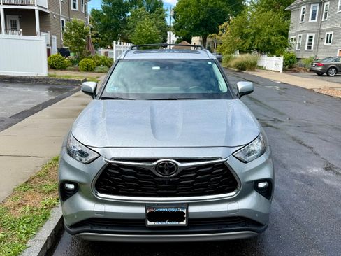 Used 2022 Toyota Highlander Platinum AWD/4WD image 6