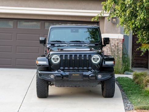 Used 2020 Jeep Wrangler Unlimited Sahara AWD/4WD image 5