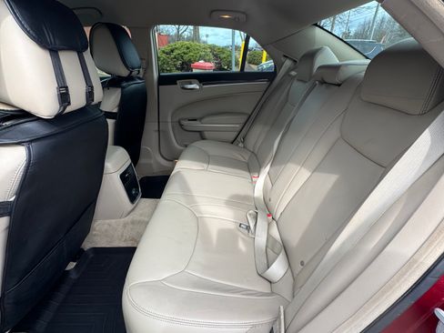 Used 2014 Chrysler 300 AWD w/ Driver Convenience Group image 12