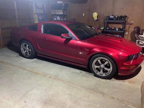 Used 2006 Ford Mustang GT Premium RWD image 1