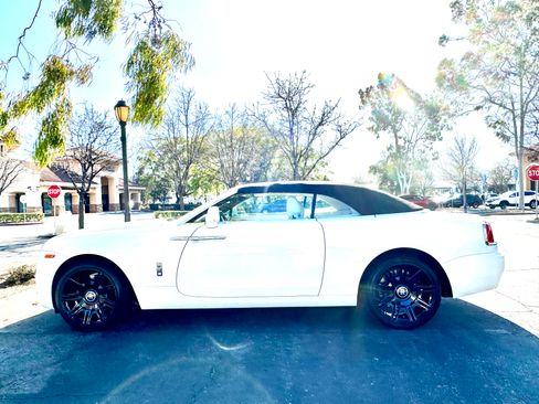 Used 2017 Rolls-Royce Dawn image 14