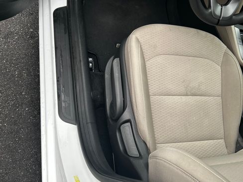 Used 2020 Hyundai Elantra SE image 4