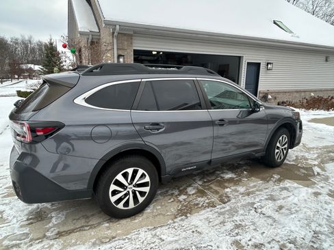 Used 2022 Subaru Outback Premium image 10