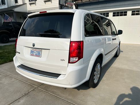 Used 2015 RAM C/V Tradesman image 6