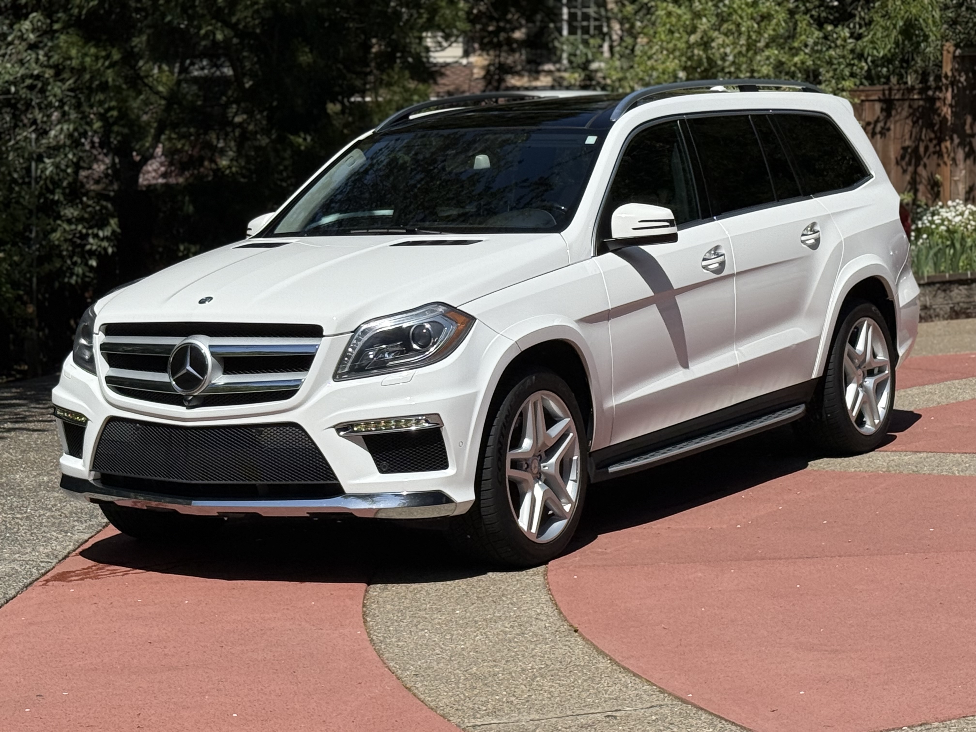 Used 2016 Mercedes-Benz GL 550 4MATIC image 1