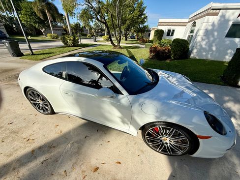 Used 2016 Porsche 911 Carrera 4S image 1