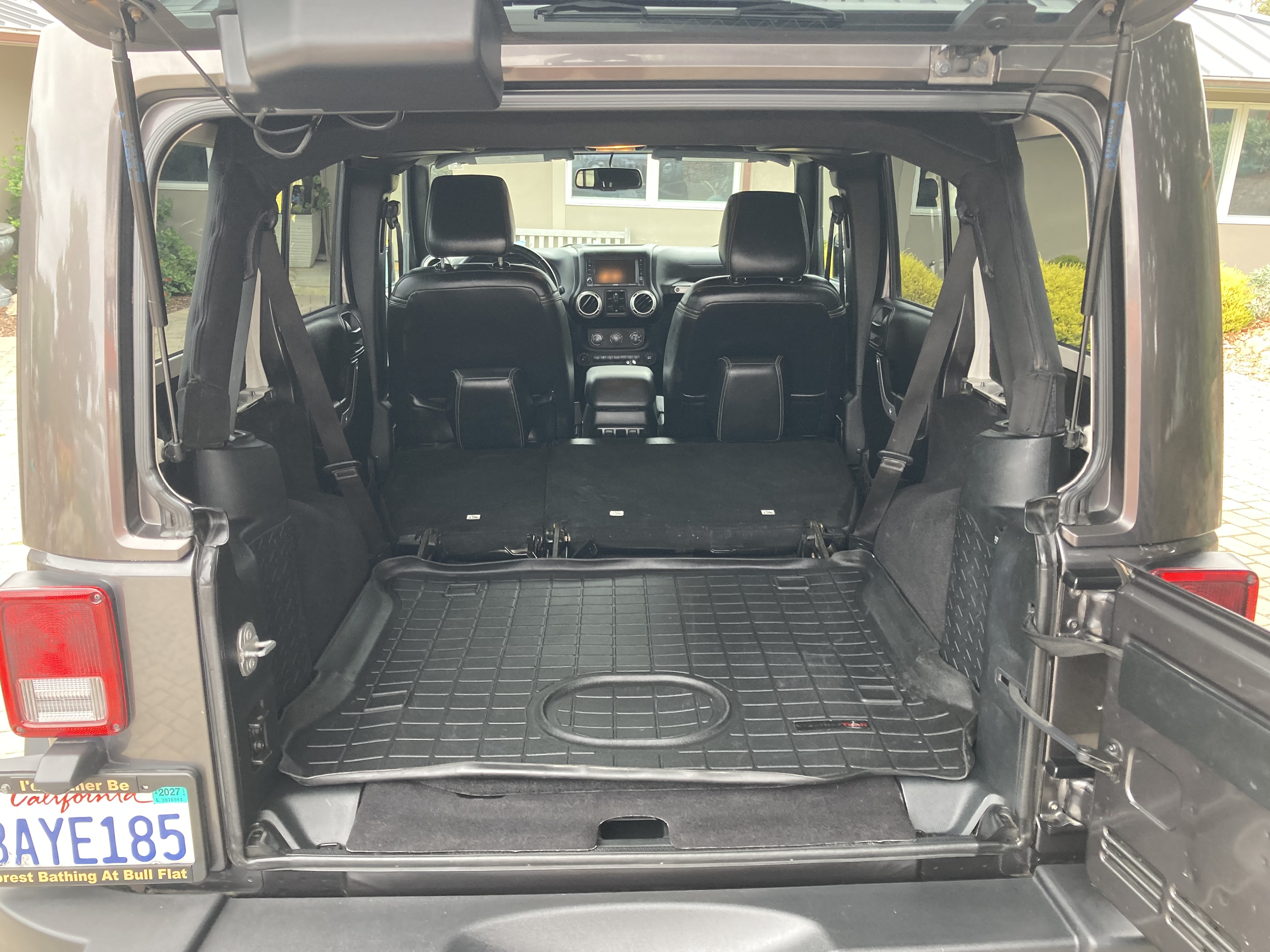 Used 2017 Jeep Wrangler Unlimited Rubicon w/ Connectivity Group AWD/4WD image 12