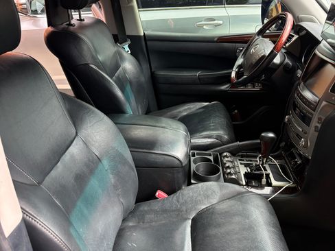 Used 2013 Lexus LX 570 4WD w/ Luxury Pkg image 10